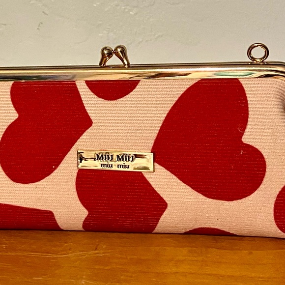 Miu Miu Red Heart CrossBody Gold Chain New in Box-Novelty Item - Picture 2 of 4